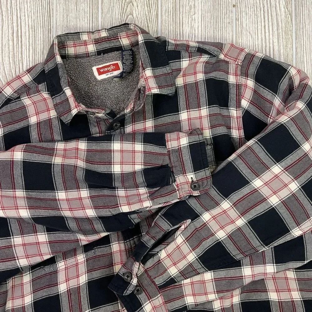Wrangler Men's Size Large Fleece Lined Red Blue Button Down Shirt Jacket Shacket